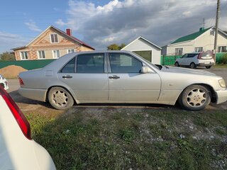 1993 Mercedes-Benz S-Класс 500 III (W140), серебристый, 500000 рублей, вид 3