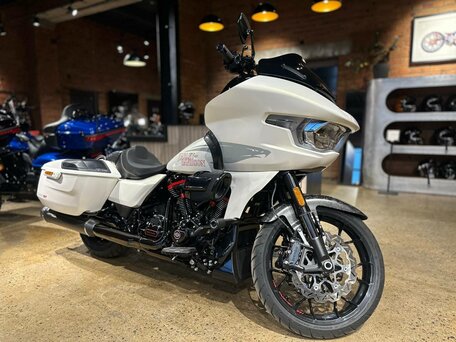 2024 Harley-Davidson CVO Road Glide ST, белый, 4900000 рублей, вид 3
