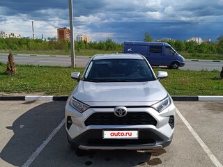 2021 Toyota RAV4 V (XA50), серый, 3445000 рублей, вид 2