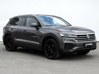 2018 Volkswagen Touareg III, серый, 3399000 рублей, вид 1