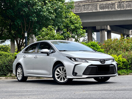 2023 Toyota Corolla XII (E210), серебристый, 1395000 рублей, вид 3