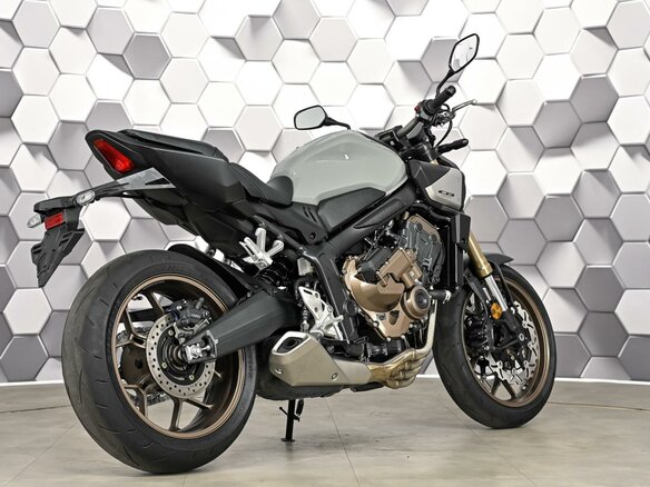 2024 Honda CB 650R, серый, 1199000 рублей - вид 6