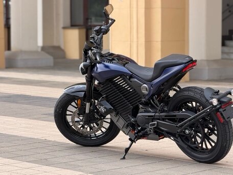 2023 Harley-Davidson LiveWire, синий, 1570000 рублей, вид 4