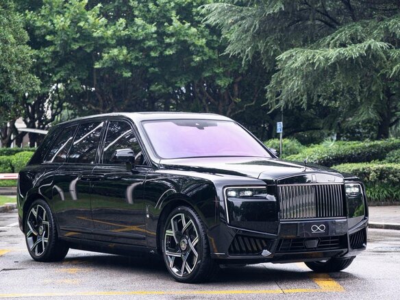 2026 Rolls-Royce Cullinan Black Badge I Рестайлинг (Series II), чёрный, 51300000 рублей - вид 3