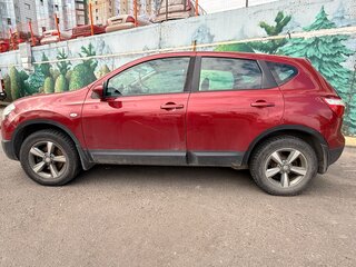 2010 Nissan Qashqai I Рестайлинг, красный, 800000 рублей, вид 4