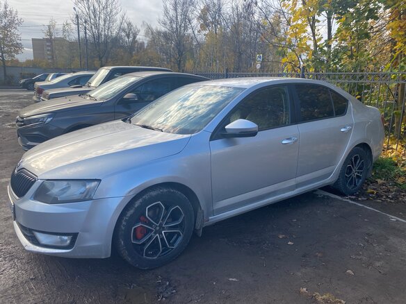 2013 Skoda Octavia III (A7), серебристый, 690000 рублей