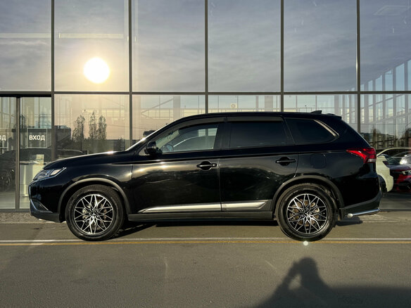 2018 Mitsubishi Outlander III Рестайлинг 3, чёрный, 2080000 рублей - вид 7