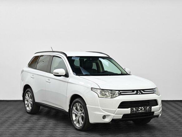 2013 Mitsubishi Outlander III, белый