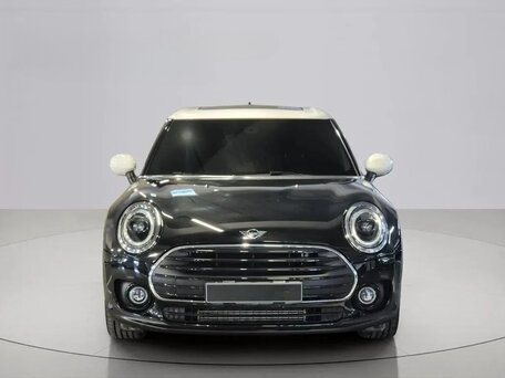 2023 Mini Clubman Cooper II Рестайлинг, чёрный, 1801555 рублей, вид 2