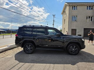 2021 Toyota Land Cruiser 300 Series, чёрный, 9100000 рублей, вид 1