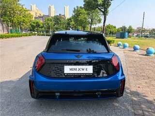 2025 Mini Hatch JCW Electric IV (F65/F66/J01), синий, 6490000 рублей, вид 3