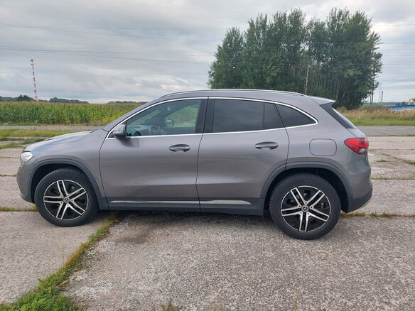 2021 Mercedes-Benz GLA 200 II (H247), серый, 3100000 рублей - вид 3