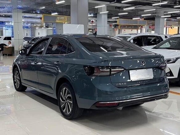 2023 Volkswagen Lavida III Рестайлинг, синий, 1470000 рублей - вид 3