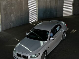 2014 BMW 5 серии 528i xDrive VI (F10/F11/F07) Рестайлинг, белый, 2200000 рублей, вид 3