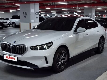 2025 BMW 5 серии 520i VIII (G60/G61/G68), белый, 5740000 рублей, вид 1