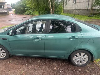 2012 Kia Rio 5-speed III, зелёный, 700000 рублей, вид 4