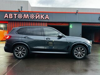 2020 BMW X5 30d IV (G05/G18), серый, 6900000 рублей, вид 4