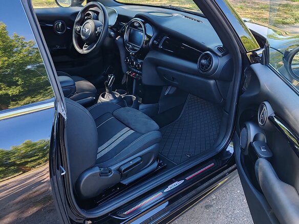 2020 Mini Hatch Cooper III (F55/F56) Рестайлинг, чёрный, 2200000 рублей - вид 9