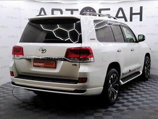 2018 Toyota Land Cruiser 200 Series Рестайлинг 2, белый, 5990000 рублей, вид 3