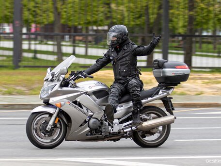 2010 Yamaha FJR1300, серебристый, 670000 рублей, вид 4