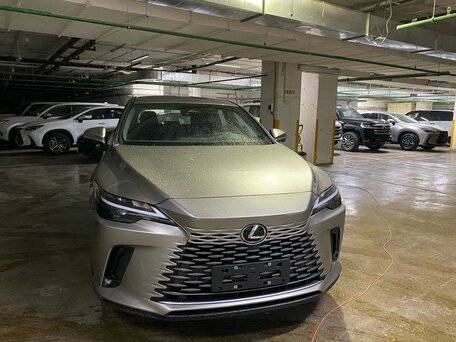 Lexus RX V