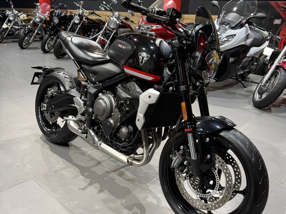 2021 Triumph Trident 660, чёрный, 785000 рублей - вид 15