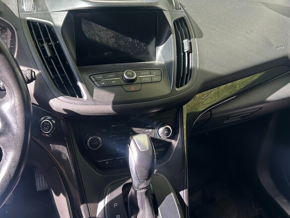 2017 Ford Kuga II Рестайлинг, серебристый, 1070000 рублей - вид 3