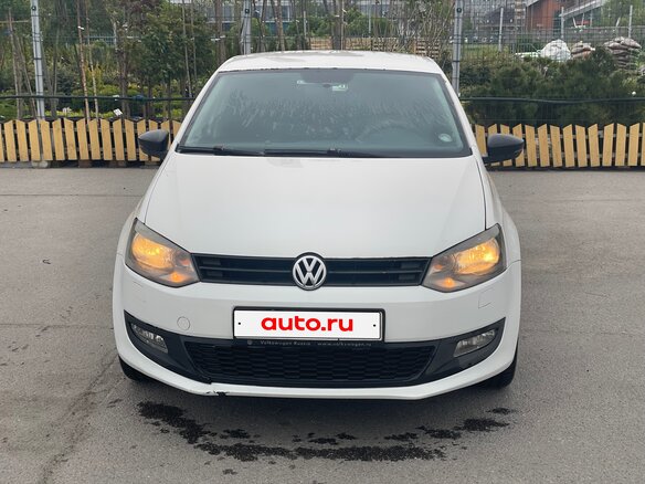 2010 Volkswagen Polo V, белый, 500000 рублей - вид 2