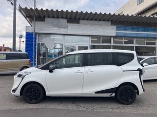 2021 Toyota Sienta II Рестайлинг, белый, 1094000 рублей, вид 4