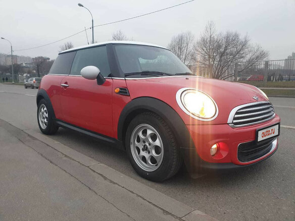 2013 Mini Hatch Cooper II (R56) Рестайлинг, красный - вид 6