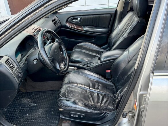 2000 Nissan Maxima V (A33), серебристый, 420000 рублей - вид 12