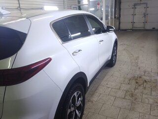 2021 Kia Sportage IV Рестайлинг, белый, 2800000 рублей, вид 4