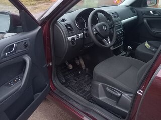 2014 Skoda Yeti I Рестайлинг, пурпурный, 1140000 рублей, вид 3
