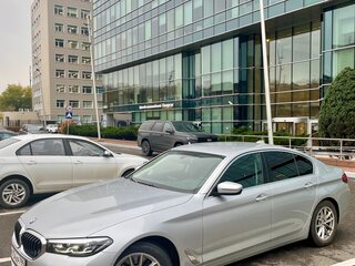 2021 BMW 5 серии 520d VII (G30/G31/G38) Рестайлинг, серебристый, 4100000 рублей, вид 2