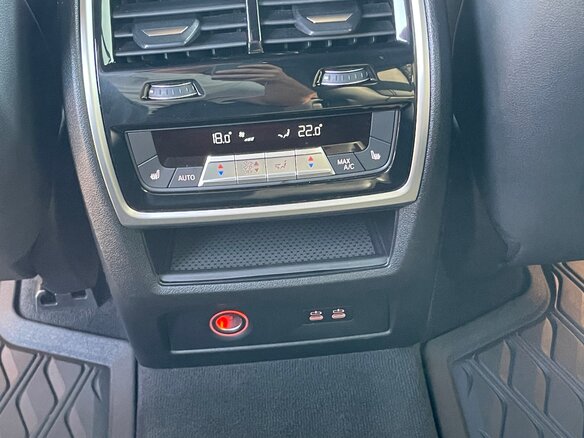 2019 BMW X7 40i I (G07), чёрный, 7150000 рублей - вид 4