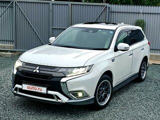 2018 Mitsubishi Outlander PHEV III Рестайлинг 3, белый, 2850000 рублей, вид 1
