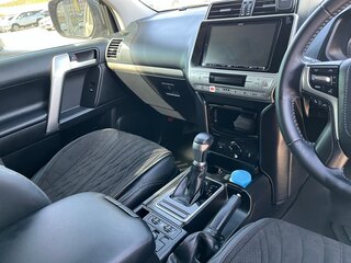 2020 Toyota Land Cruiser Prado 150 Series Рестайлинг 2, чёрный, 5090000 рублей, вид 5