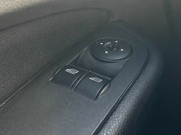 2011 Ford Focus II Рестайлинг, серебристый - вид 14