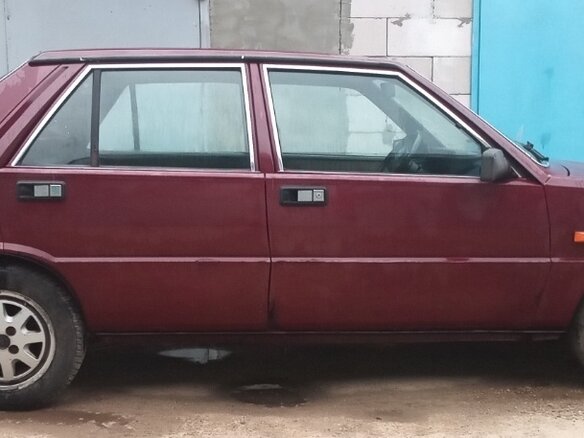 1988 Lancia Prisma I.E., пурпурный, 70000 рублей - вид 4