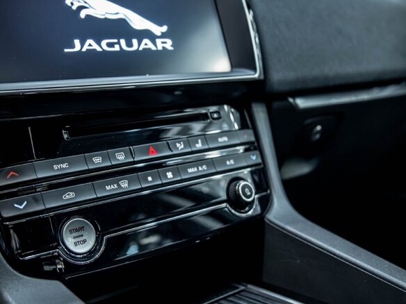 2016 Jaguar F-Pace I, белый, 2390000 рублей - вид 7