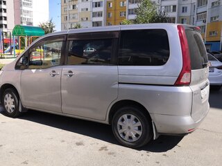 2009 Nissan Serena III (C25), серебристый, 900000 рублей, вид 4