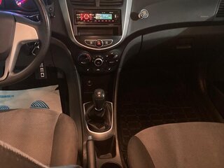 2012 Hyundai Solaris I, белый, 690000 рублей, вид 5