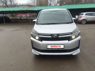 2015 Toyota Voxy III (R80), серебристый, 2000000 рублей, вид 3