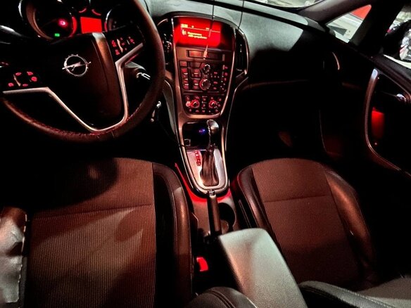 2013 Opel Astra J Рестайлинг, чёрный, 750000 рублей - вид 6