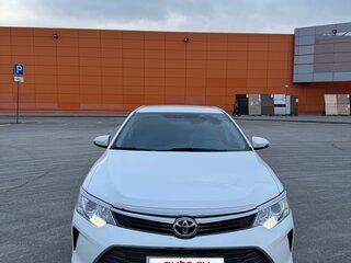 2015 Toyota Camry VII (XV50) Рестайлинг, белый, 2100000 рублей, вид 1