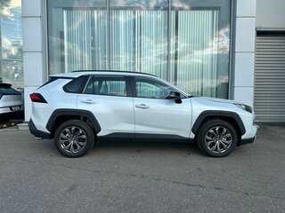 2025 Toyota RAV4 V (XA50), белый, 4090000 рублей, вид 3