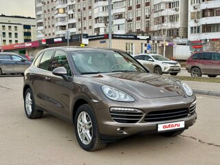 2013 Porsche Cayenne II (958), коричневый, 2430000 рублей, вид 2