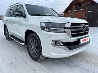 2019 Toyota Land Cruiser 200 Series Рестайлинг 2, белый, 9500000 рублей, вид 3