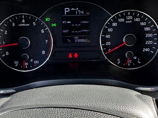 2018 Kia Cerato III Рестайлинг (Classic), серебристый, 1400000 рублей, вид 4