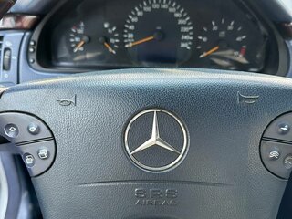 2001 Mercedes-Benz E-Класс 320 II (W210, S210) Рестайлинг, серебристый, 550000 рублей, вид 3